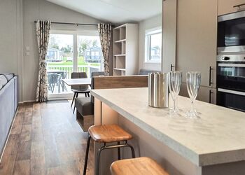 Platinum 6 berth Lodge Hot Tub - Helsey Farm Cottages, Helsey