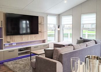 Platinum 6 berth Lodge Hot Tub - Helsey Farm Cottages, Helsey