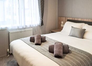 Platinum 6 berth Lodge Hot Tub - Helsey Farm Cottages, Helsey