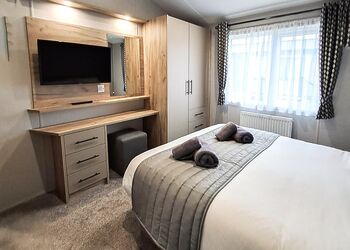 Platinum 6 berth Lodge Hot Tub - Helsey Farm Cottages, Helsey