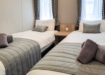 Platinum 6 berth Lodge Hot Tub - Helsey Farm Cottages, Helsey