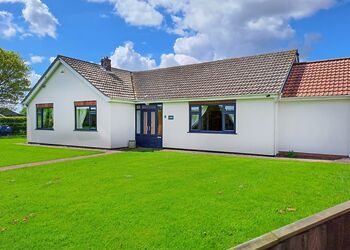 Westfields Bungalow - Helsey Farm Cottages, Helsey