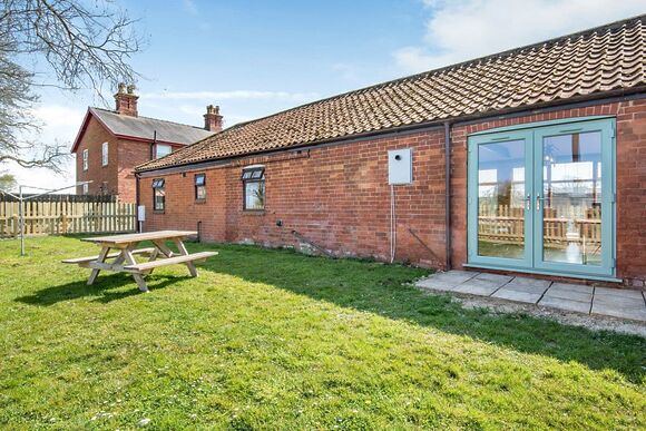The Cow Shed - Helsey Farm Cottages, Helsey