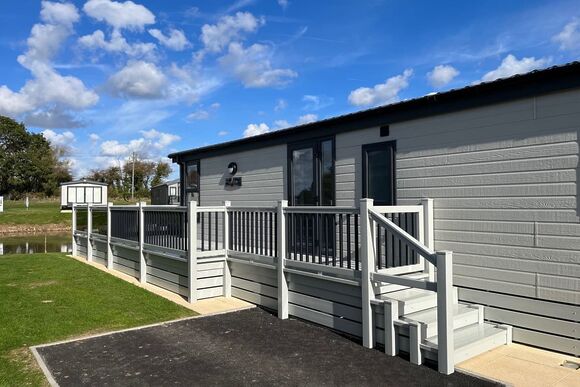 Platinum 6 berth Lodge Hot Tub - Helsey Farm Cottages, Helsey