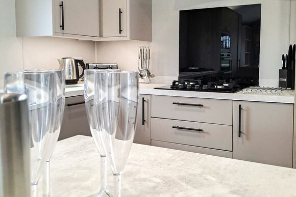 Platinum 6 berth Lodge Hot Tub - Helsey Farm Cottages, Helsey