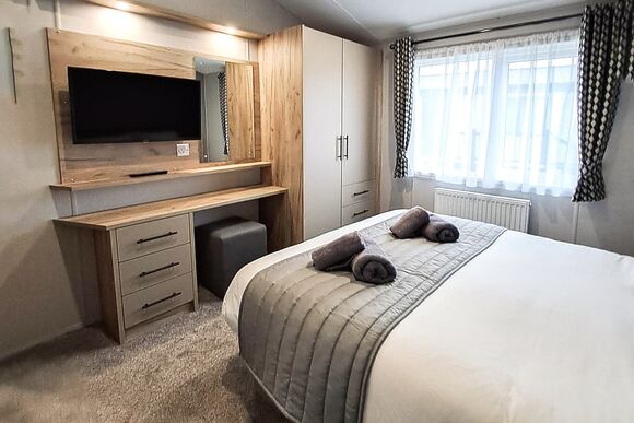 Platinum 6 berth Lodge Hot Tub - Helsey Farm Cottages, Helsey