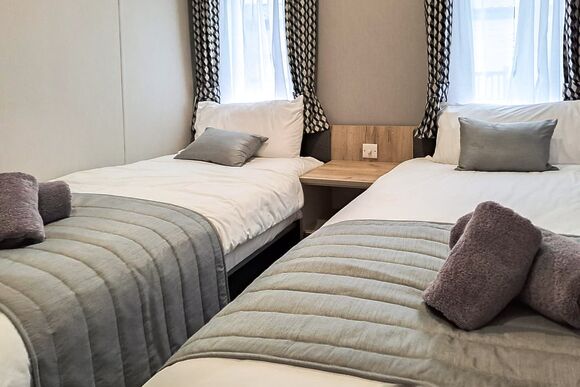 Platinum 6 berth Lodge Hot Tub - Helsey Farm Cottages, Helsey