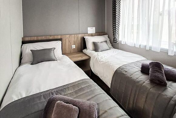 Platinum 6 berth Lodge Hot Tub - Helsey Farm Cottages, Helsey