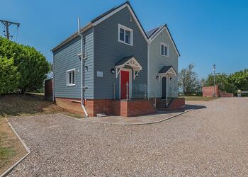 Waterlily Cottage - Herons Mead Cottages, Orby