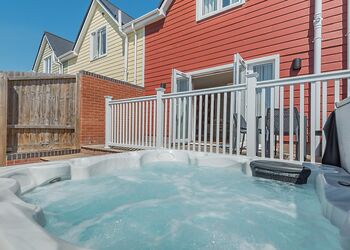 Red Robin Cottage - Herons Mead Cottages, Orby