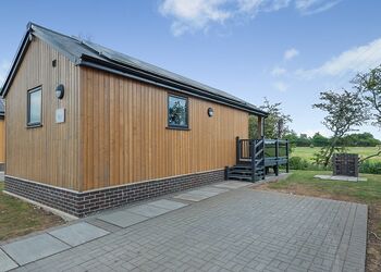Bloom Lodge - Herons Mead Lodges , Orby