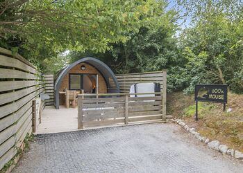 Door Mouse Pod - Henfields Country Retreat, Cannington