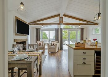 Stoat Lodge - Henfields Country Retreat, Cannington