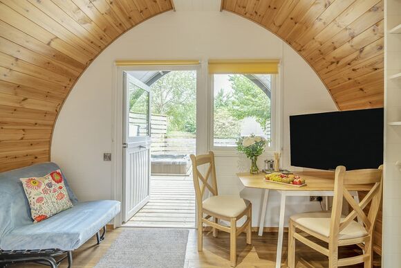 Door Mouse Pod - Henfields Country Retreat, Cannington