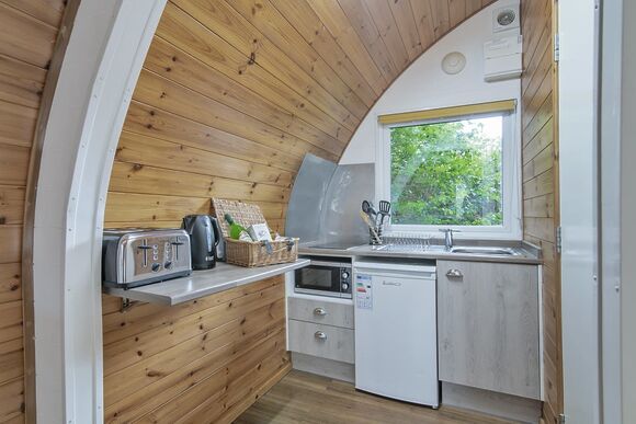 Door Mouse Pod - Henfields Country Retreat, Cannington