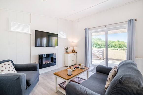 Hedgehog Lodge - Henfields Country Retreat, Cannington