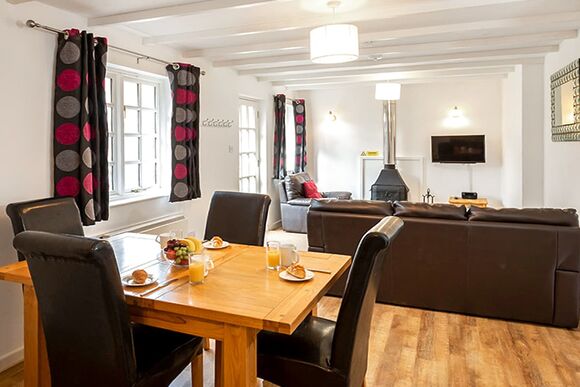 2 Bedroom Cottage - Hengar Manor Country Park, St Tudy, Bodmin