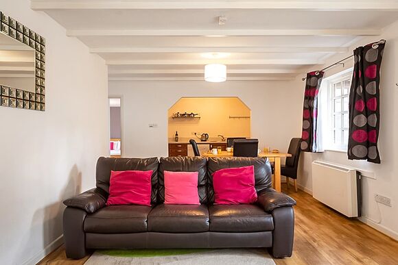 2 Bedroom Pet Friendly Cottage - Hengar Manor Country Park, St Tudy, Bodmin