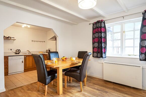 2 Bedroom Pet Friendly Cottage - Hengar Manor Country Park, St Tudy, Bodmin