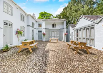 Henlle Hall Woodland Lodges, Henlle, Nr Oswestry