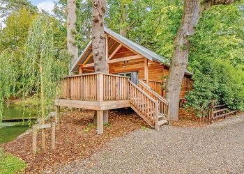 Drake&rsquo;s Lodge - Henlle Hall Woodland Lodges, Henlle, Nr Oswestry