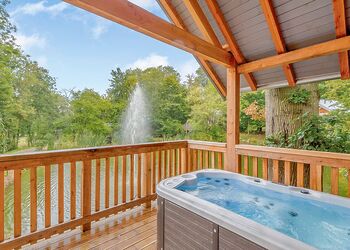 Drake&rsquo;s Lodge - Henlle Hall Woodland Lodges, Henlle, Nr Oswestry