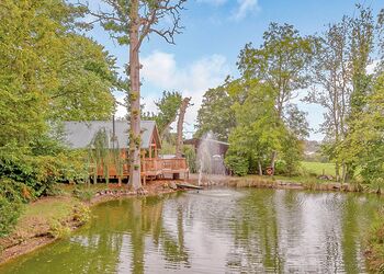 Drake&rsquo;s Lodge - Henlle Hall Woodland Lodges, Henlle, Nr Oswestry