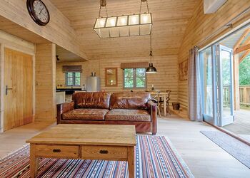 Drake&rsquo;s Lodge - Henlle Hall Woodland Lodges, Henlle, Nr Oswestry