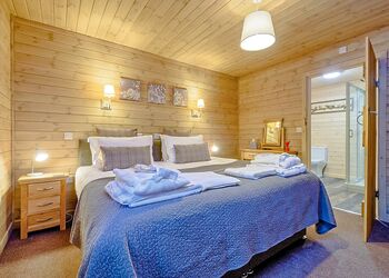 Drake&rsquo;s Lodge - Henlle Hall Woodland Lodges, Henlle, Nr Oswestry
