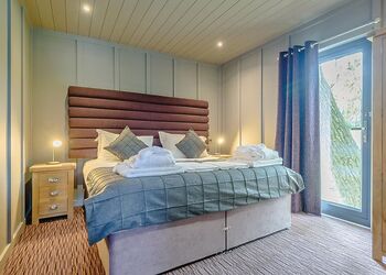 Ruby Meadow - Henlle Hall Woodland Lodges, Henlle, Nr Oswestry