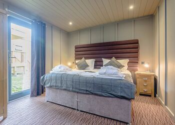 Ruby Meadow - Henlle Hall Woodland Lodges, Henlle, Nr Oswestry