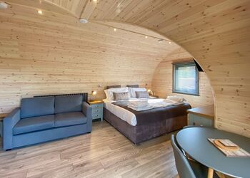 Caban Pet - Henlle Hall Woodland Lodges, Henlle, Nr Oswestry