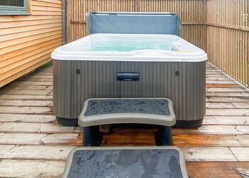 Caban Pet - Henlle Hall Woodland Lodges, Henlle, Nr Oswestry