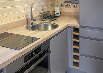 Caban Pet - Henlle Hall Woodland Lodges, Henlle, Nr Oswestry