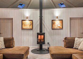 Birchwood Heights Tree House - Henlle Hall Woodland Lodges, Henlle, Nr Oswestry