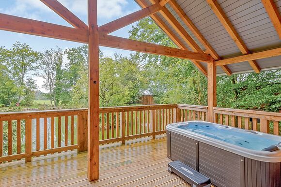 Over The Pond - Henlle Hall Woodland Lodges, Henlle, Nr Oswestry