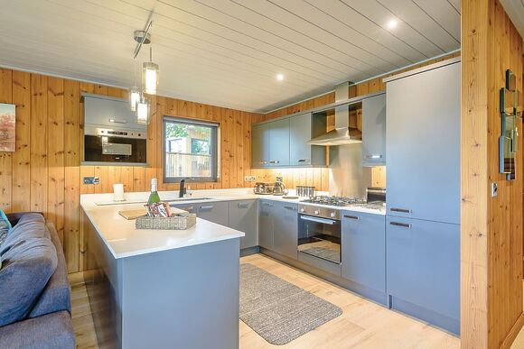 Silver Moon - Henlle Hall Woodland Lodges, Henlle, Nr Oswestry