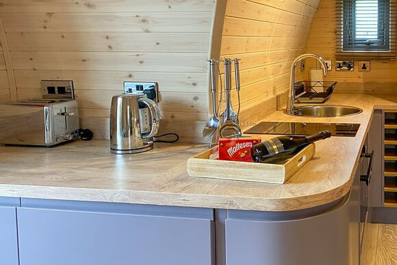 Caban Pet - Henlle Hall Woodland Lodges, Henlle, Nr Oswestry