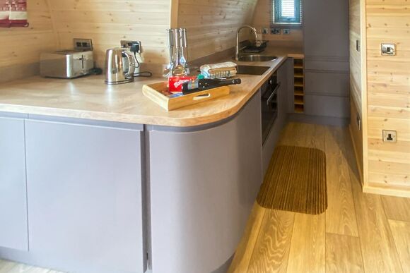 Caban Pet - Henlle Hall Woodland Lodges, Henlle, Nr Oswestry