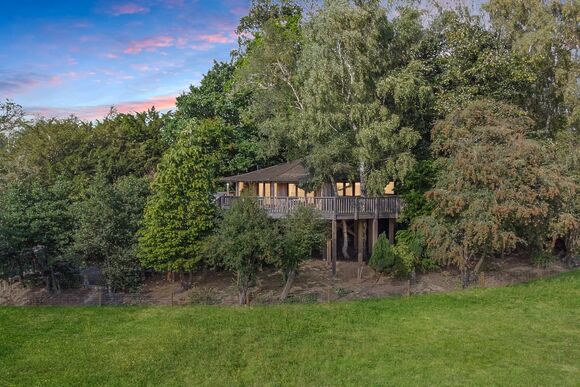 Birchwood Heights Tree House - Henlle Hall Woodland Lodges, Henlle, Nr Oswestry