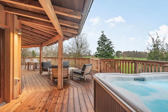 Birchwood Heights Tree House - Henlle Hall Woodland Lodges, Henlle, Nr Oswestry