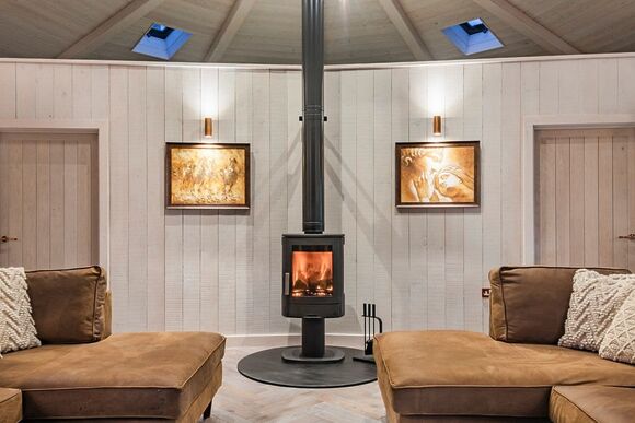 Chestnut Heights Tree House - Henlle Hall Woodland Lodges, Henlle, Nr Oswestry