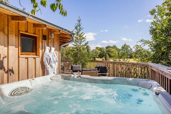 Tree Tops - Henlle Hall Woodland Lodges, Henlle, Nr Oswestry