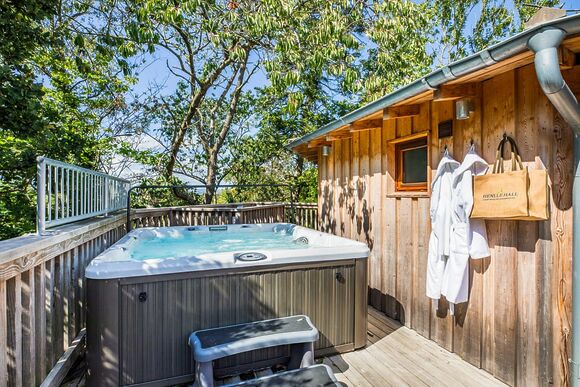 Tree Tops - Henlle Hall Woodland Lodges, Henlle, Nr Oswestry