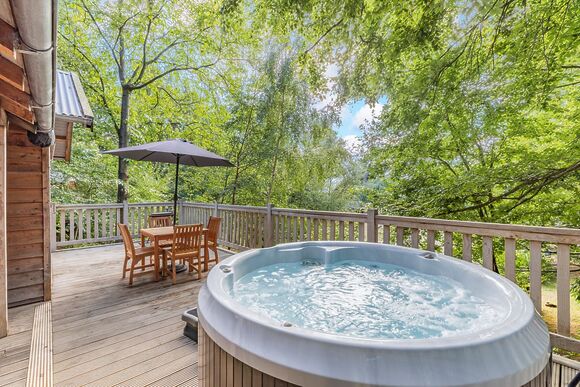 Lovetts Lodge - Henlle Hall Woodland Lodges, Henlle, Nr Oswestry