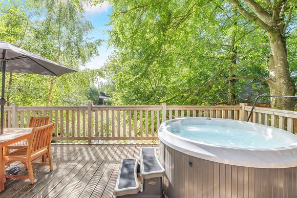 Lovetts Lodge - Henlle Hall Woodland Lodges, Henlle, Nr Oswestry