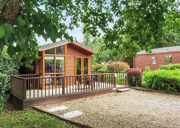 Bay Tree Lodge 3 - Herons Brook Retreat Lodges, Narberth, Nr Tenby