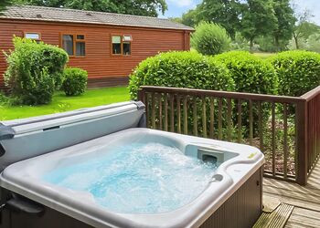 Bay Tree Lodge 4 - Herons Brook Retreat Lodges, Narberth, Nr Tenby