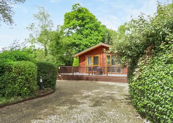 Hornbeam Lodge 2 - Herons Brook Retreat Lodges, Narberth, Nr Tenby
