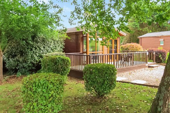 Bay Tree Lodge 3 - Herons Brook Retreat Lodges, Narberth, Nr Tenby